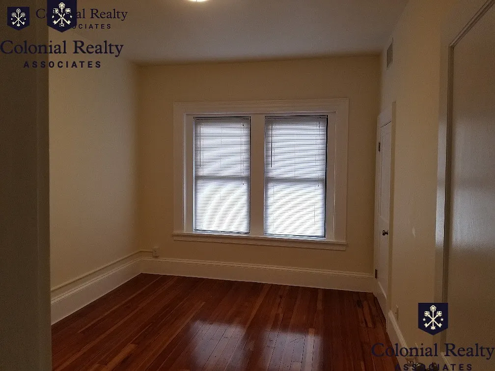 2 bed, 1.0 bath, 900 sqft, $3,200 — Photo 4