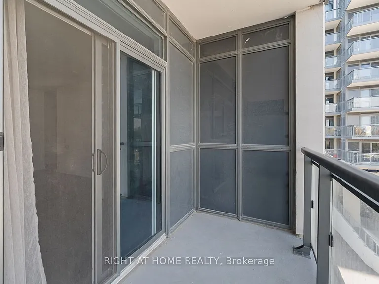 10 Meadowglen Pl — Photo 27