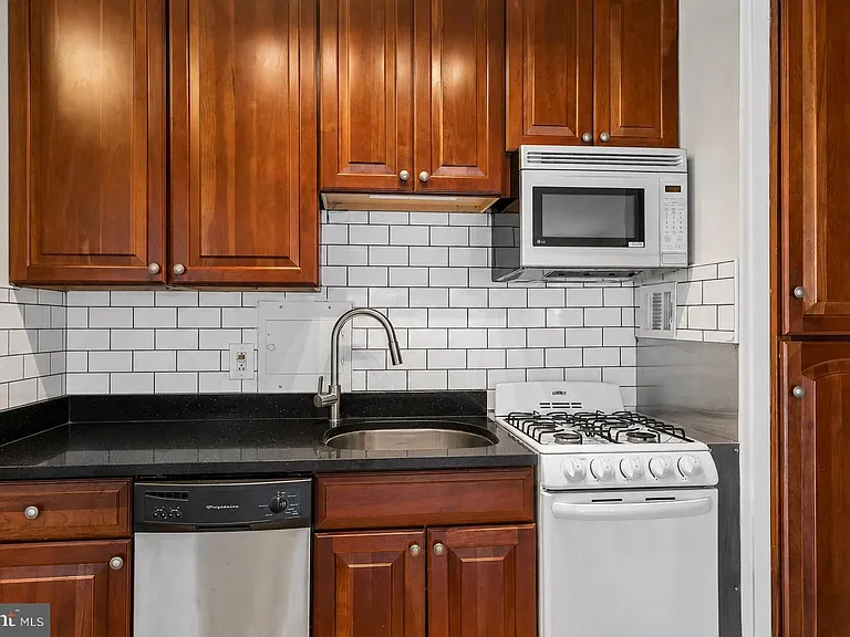 2101 Chestnut St #1503 — Photo 7