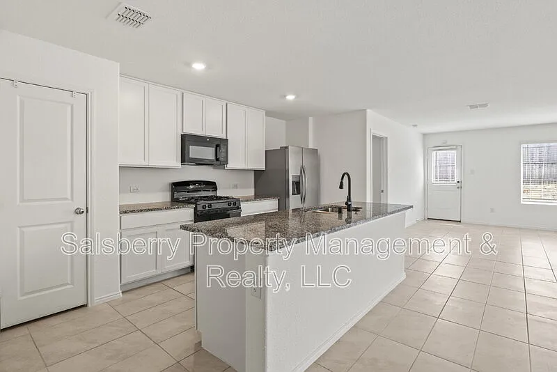 4 bed, 2.0 bath, 1668 sqft, $2,200 — Photo 4
