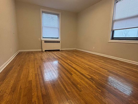 3rd image of 2540 31st Ave APT 1J