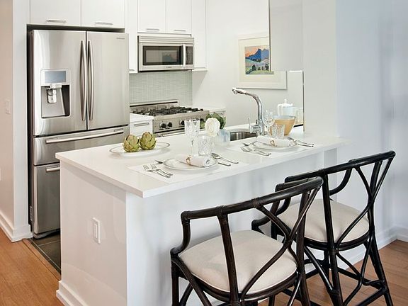 3rd image of 227 W 77th St APT 16F