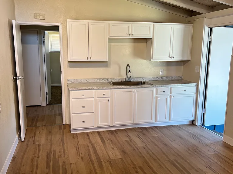 3950 N Fresno St — Photo 9
