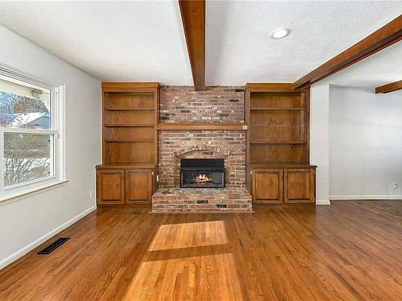5th image of 1960 E Jamestown Dr