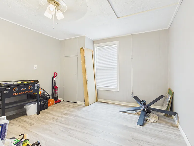 323 Jackson St — Photo 11