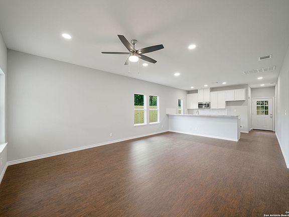 4th image of 329 W WRIGHT BLVD