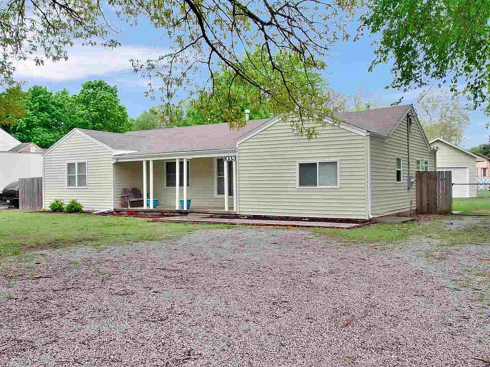 1/2 Acre 4 br, 2 ba, 2 car!