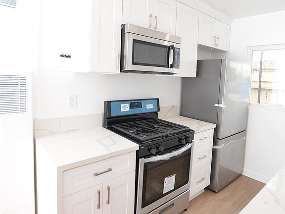 4th image of 6065 Pickford Pl #4