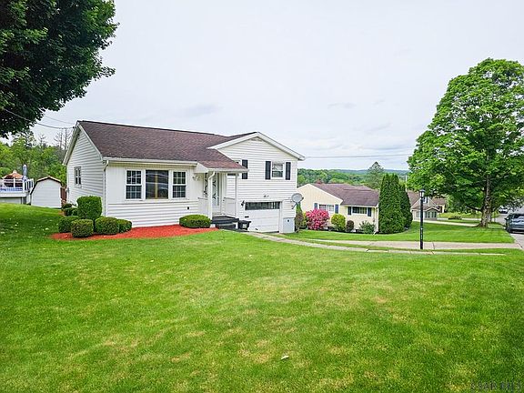 2nd image of 584 Edward St