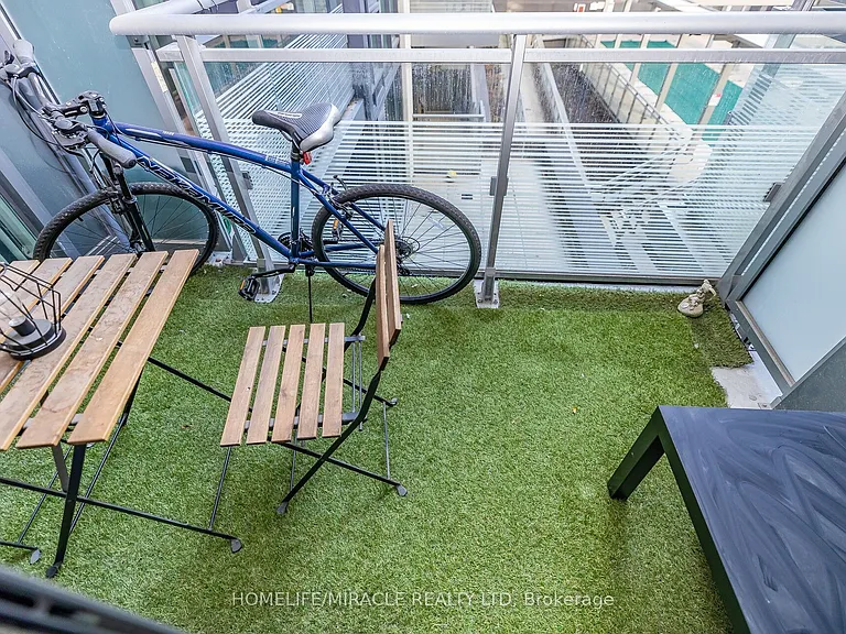 525 Adelaide St W #501 — Photo 15