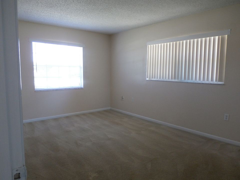 1st image of 228 Marion Oaks Ln