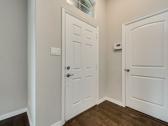 3rd image of 1814 Silver Oak Dr