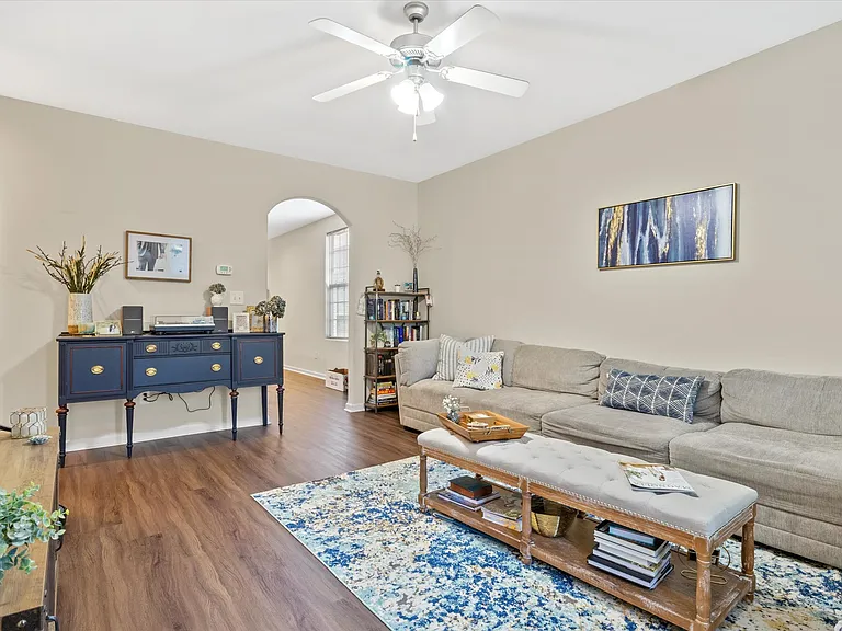 2537 Sun Seeker Ct — Photo 2