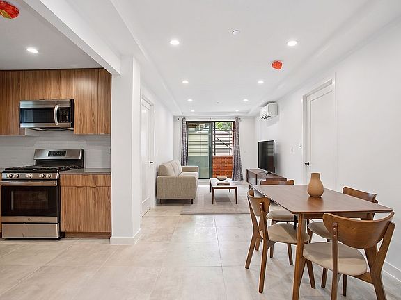 4th image of 1433 E 52nd St #G