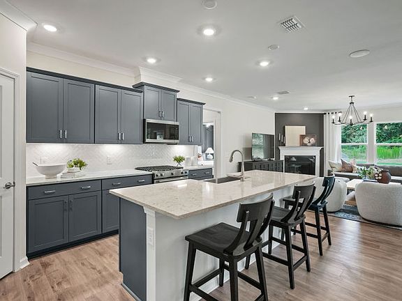 Open Kitchen, Perfect for Entertaining