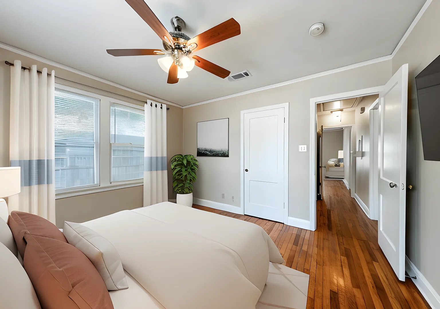 909 East 38th Street — Photo 3
