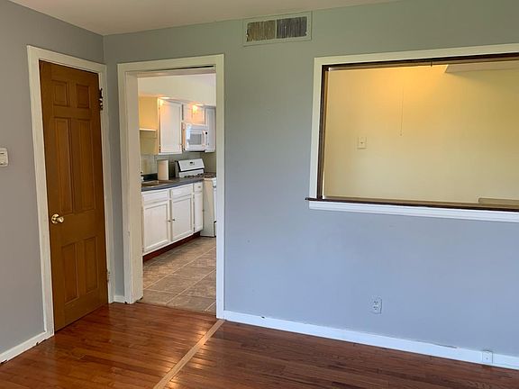 3rd image of 17 Shelley Ct #17