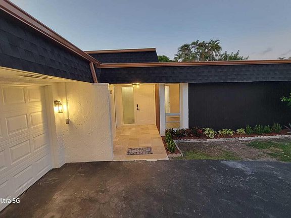 3rd image of 5703 S Travelers Palm Lane