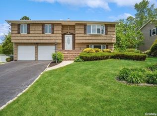 289 Avenue B, Ronkonkoma, NY 11779