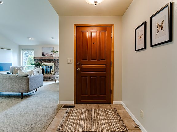 2nd image of 886 River Hills Dr