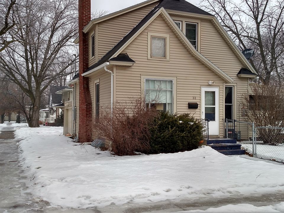 1st image of 32 9th St NW
