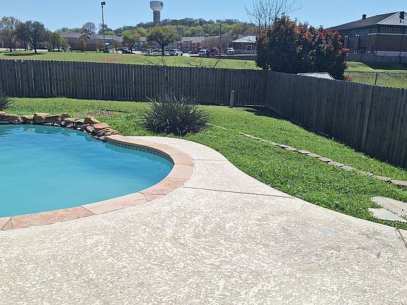 2nd image of 903 McKavett Dr