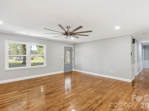 5th image of 710 Frontier Cir