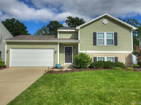 3704 Amber Oaks Dr, Howell, MI 48855