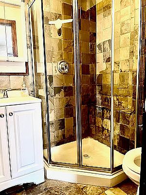 5th image of 144 W 73rd St #6
