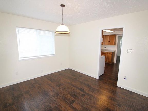 3rd image of 10402 Gulfstream Ln