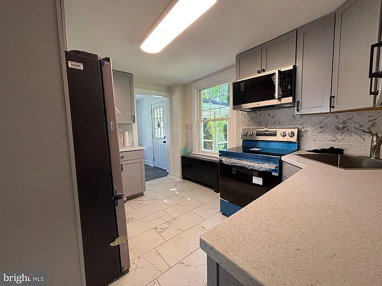 888 Walnut St — Photo 11