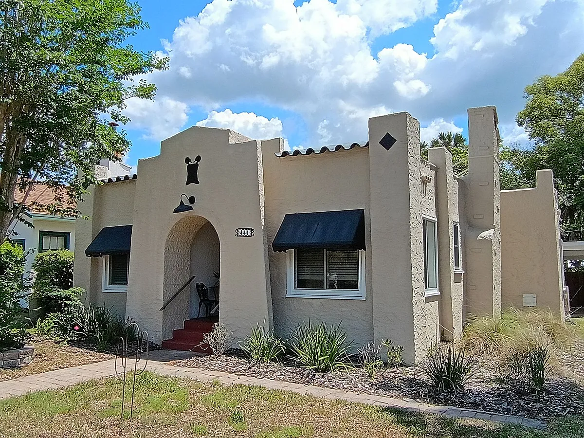 Building Photo - 441 N Julia Ave