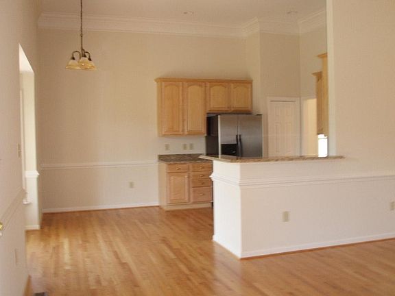 5th image of 109 Camaruge Ct