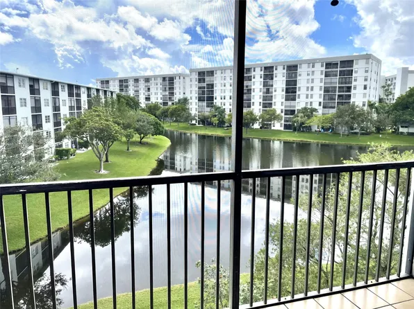 2228 N Cypress Bend Drive #403, Pompano Beach, FL 33069