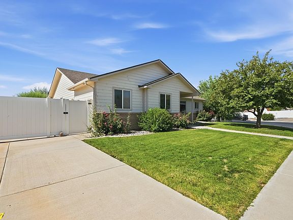 2nd image of 2851 Fenel Ave
