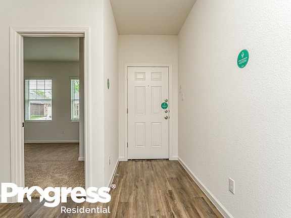 3rd image of 563 London Dr