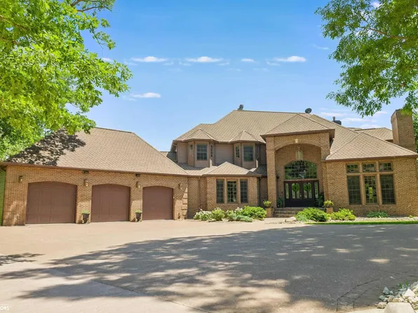 5624 Clubhouse Dr, Burlington, IA 52601
