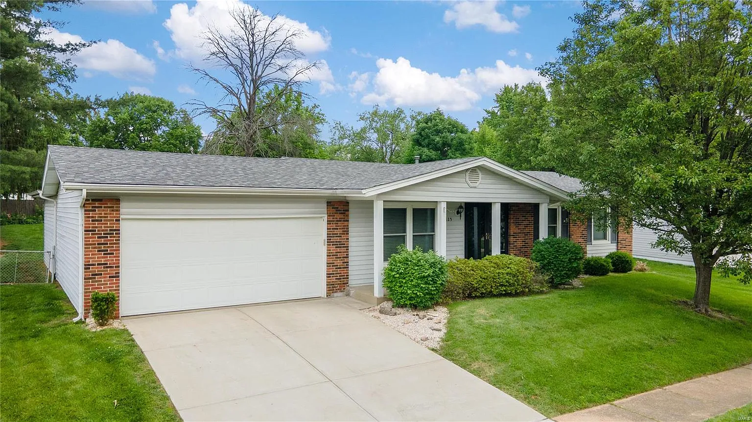 825 Dewayne Dr photo 1