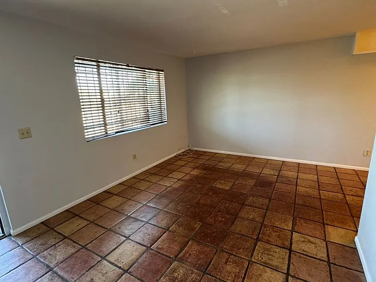3208 E Almartin St — Photo 2