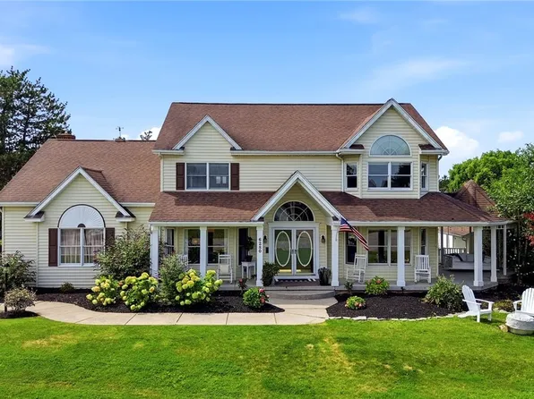 6280 Crosswinds Ct, East Amherst, NY 14051