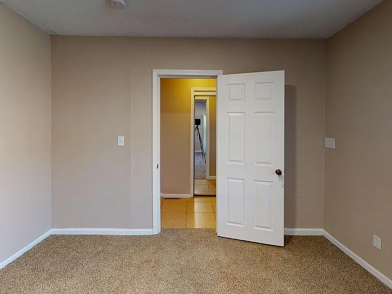 4809 S Kendall Dr — Photo 12