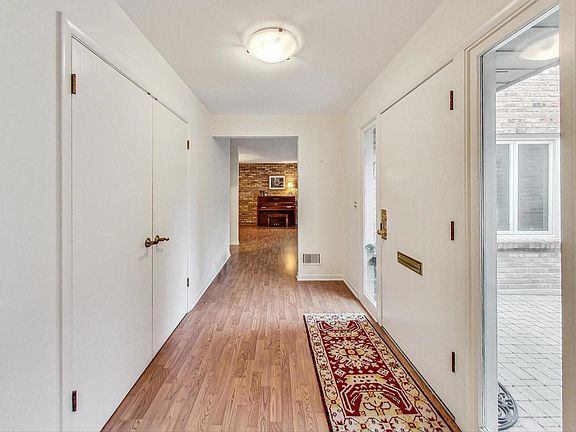 4th image of 1940 Somerset Ln Unit 1940