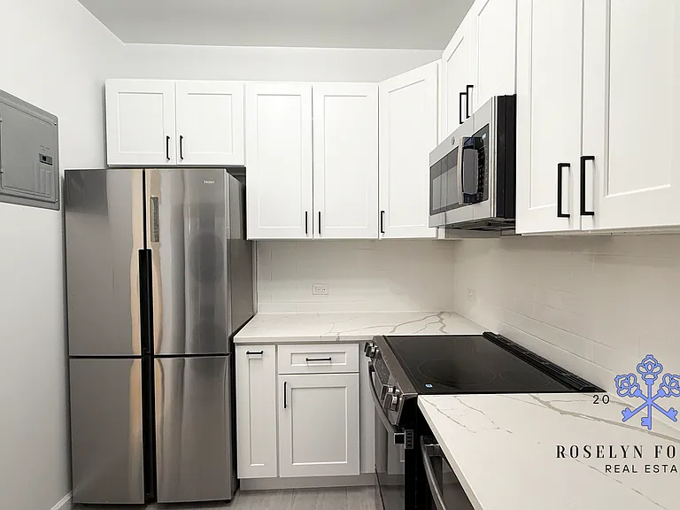 312 W 20th St #1D — Photo 7