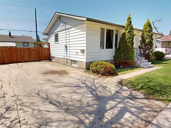 3rd image of 526 Pacific Ave