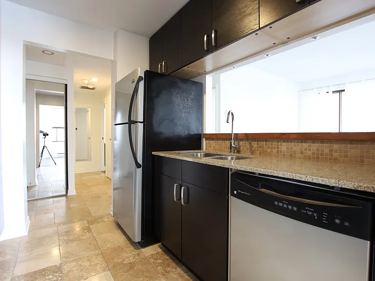 556 Laurier Ave W #1607 — Photo 8