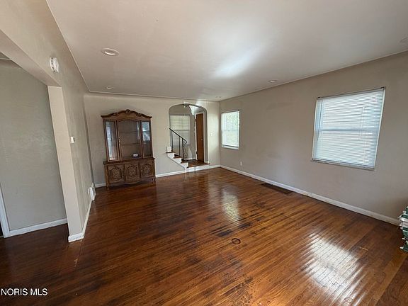 5th image of 2543 Rosedale Ave