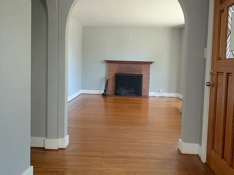 921 Laguna Ave — Photo 2