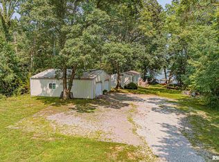 2030 Gierten Rd, Centralia, IL 62801