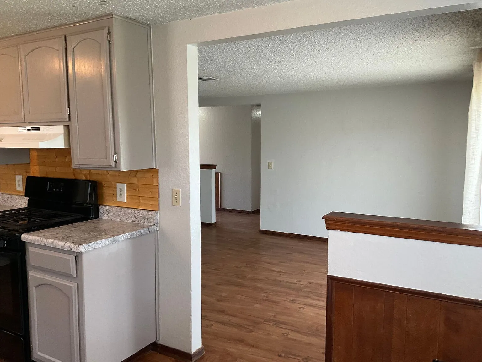 3 bed, 1.5 bath, 1040 sqft, $1,200 — Photo 2