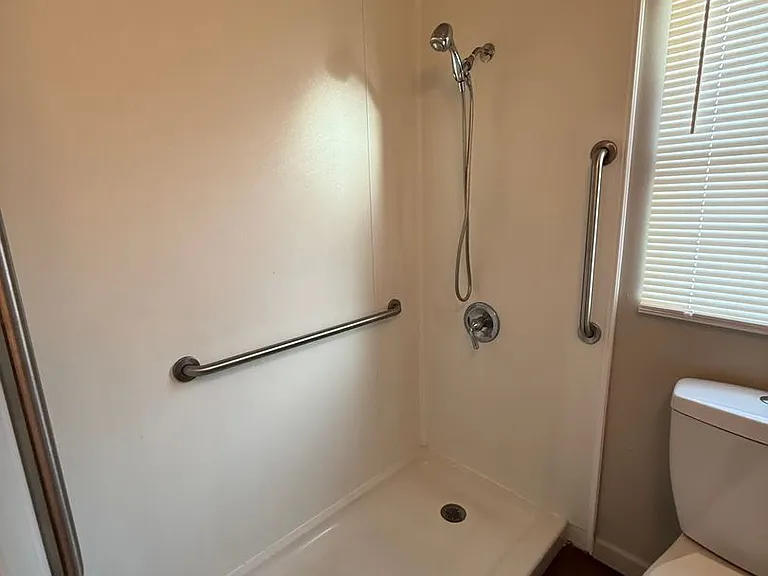 621 Philippine St — Photo 10